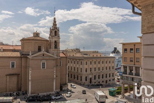 Kamienica w Ankona, Provincia di Ancona