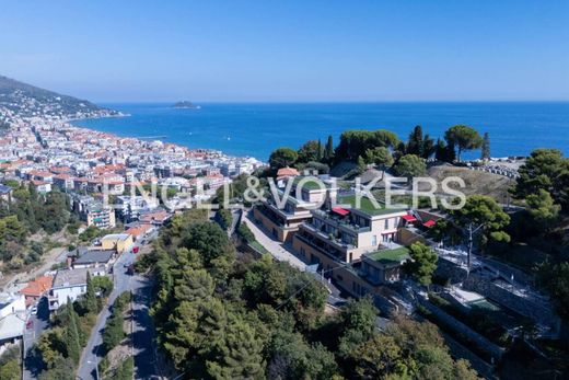 Apartment / Etagenwohnung in Alassio, Provincia di Savona