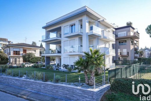 Penthouse w Desenzano del Garda, Provincia di Brescia