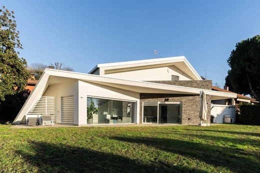 Villa in Triuggio, Provincia di Monza e della Brianza