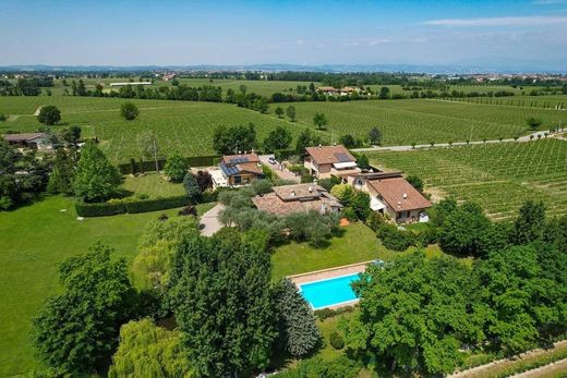 Sirmione, Provincia di Bresciaのヴィラ