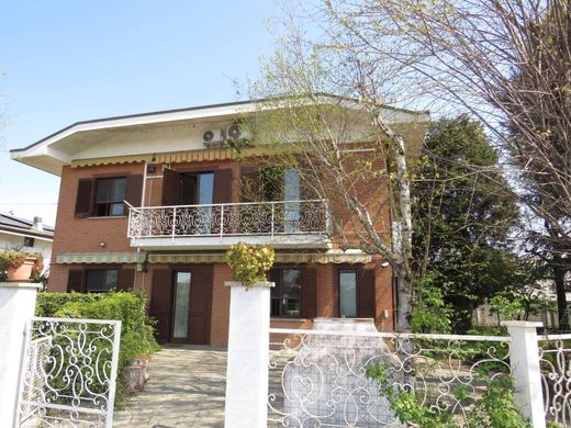 Villa in Vinovo, Turin