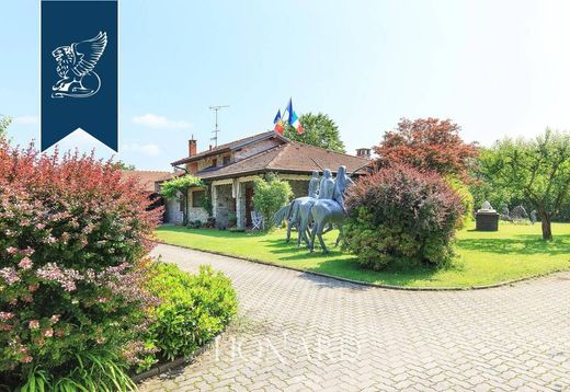 Villa in Vergiate, Provincia di Varese