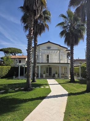Villa a Forte dei Marmi, Lucca