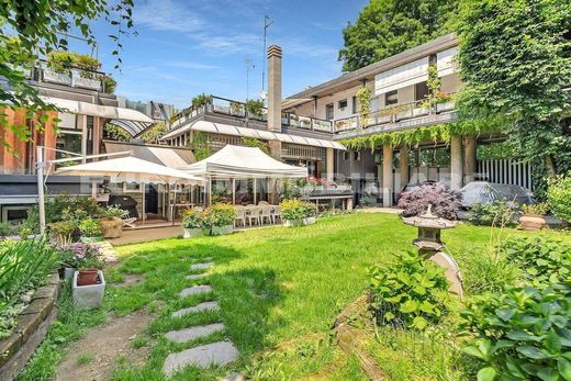 Лэйнхаус, Милан, Lombardia