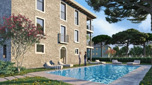 Desenzano del Garda, Provincia di Bresciaのアパートメント