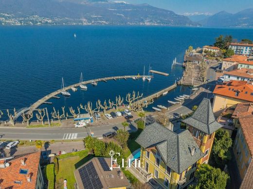 Villa - Porto Valtravaglia, Provincia di Varese