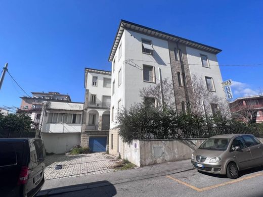 Komplex apartman Montecatini-Terme, Pistoia ilçesinde