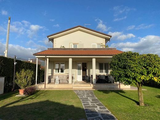 Villa à Forte dei Marmi, Lucques