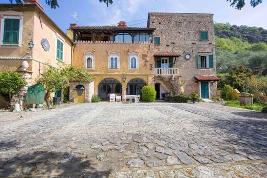 Villa Finale Ligure, Savona ilçesinde