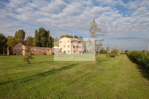 منزل ريفي ﻓﻲ San Stino di Livenza, Provincia di Venezia