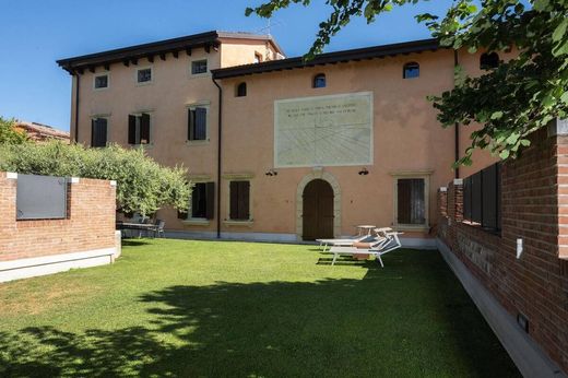 Luxury home in Bussolengo, Provincia di Verona