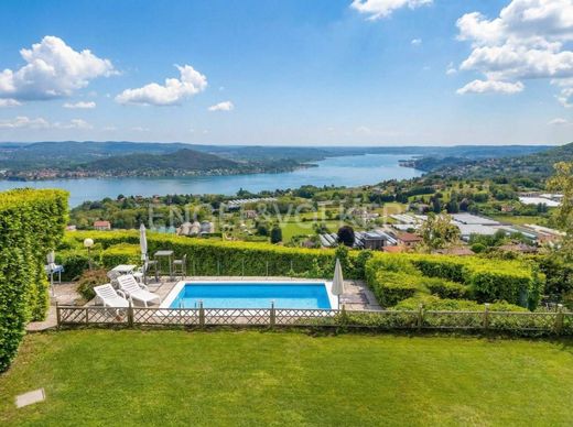 Villa in Nebbiuno, Provincia di Novara