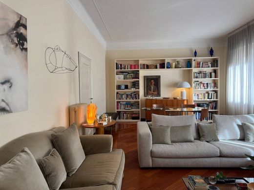 Apartment / Etagenwohnung in Bologna, Emilia-Romagna