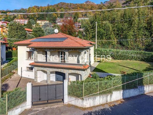 빌라 / Galbiate, Provincia di Lecco