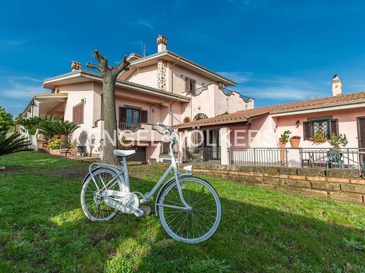 Villa Lanuvio, Roma
