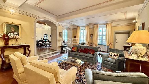 Apartment / Etagenwohnung in Lucca, Provincia di Lucca