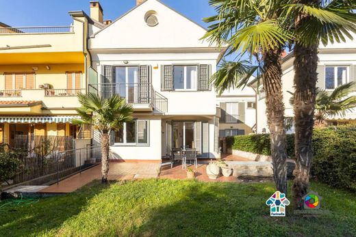 联排别墅  Biassono, 蒙萨和布里安萨省