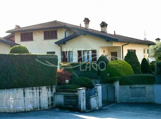 Villa in Bizzarone, Provincia di Como