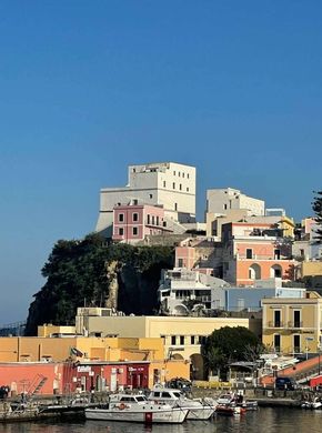 Ponza, Provincia di Latinaのアパートメント