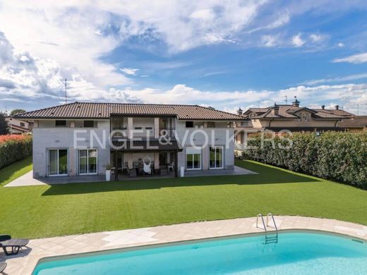 Villa - Oleggio, Provincia di Novara