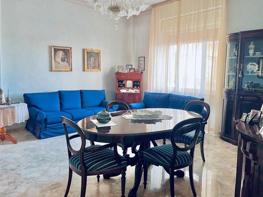 아파트 / Salerno, Provincia di Salerno