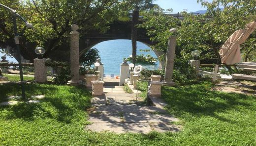 Apartment / Etagenwohnung in Verbania, Piemont