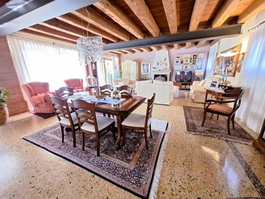 Villa in Creazzo, Provincia di Vicenza