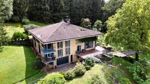 Villa a Daverio, Varese