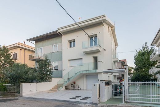 Penthouse Riccione, Rimini ilçesinde