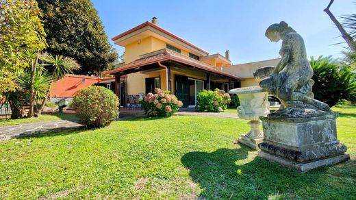 Villa Pozzuoli, Napoli ilçesinde