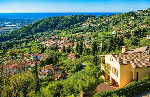 Villa à Camaiore, Lucques