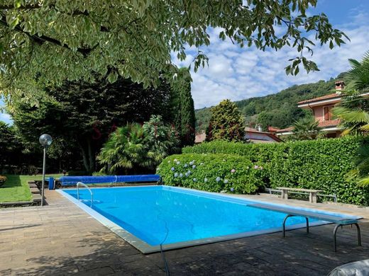 Villa en Lesa, Provincia di Novara