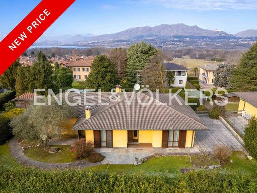 Villa a Azzate, Varese