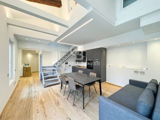 Apartment / Etagenwohnung in Como, Provincia di Como