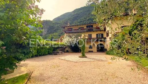 Landhuis in Brentino Belluno, Provincia di Verona