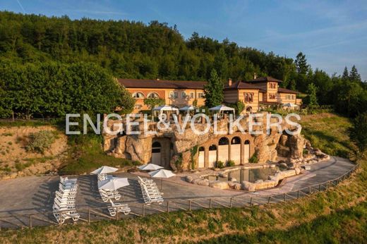 Castelletto Uzzone, Provincia di Cuneoのカントリーハウス