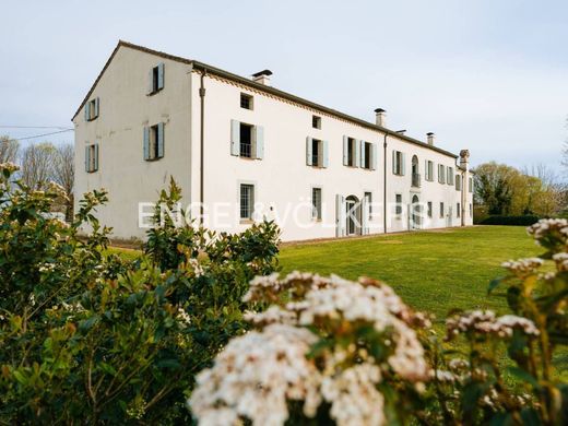 Villa a Ostellato, Ferrara