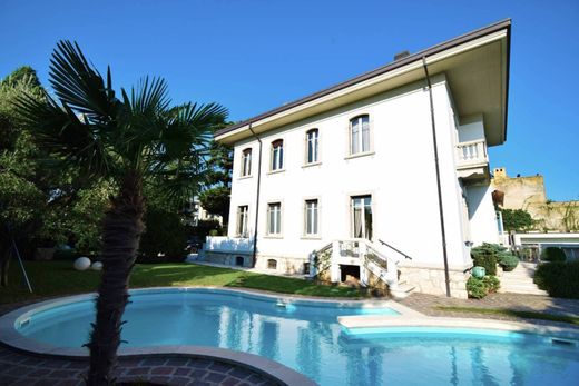 Βίλα σε Desenzano del Garda, Provincia di Brescia