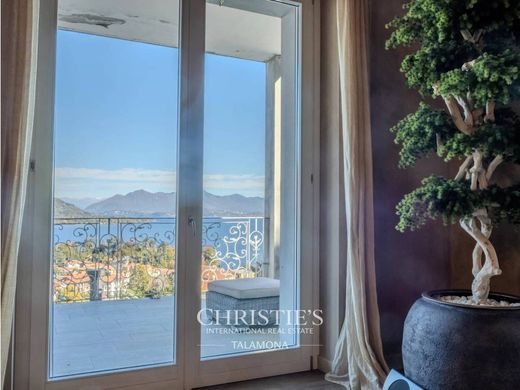 Villa à Meina, Novare