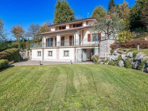 Villa in Ello, Provincia di Lecco