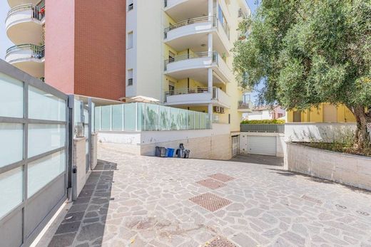 Apartment / Etagenwohnung in Pescara, Provincia di Pescara