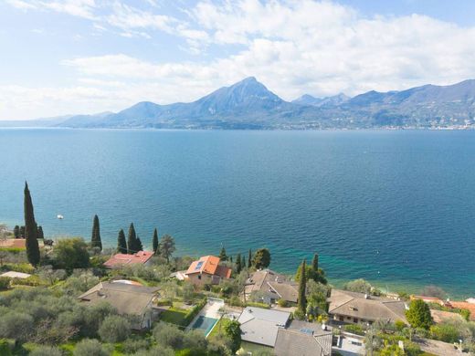 Villa Torri del Benaco, Verona ilçesinde