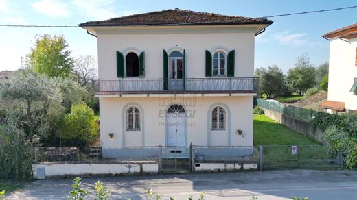 Villa a Montecarlo, Lucca