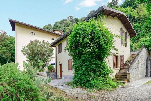 아파트 / Castello di Brianza, Provincia di Lecco