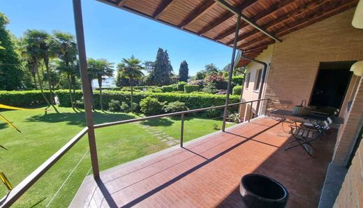 Villa a Meina, Novara