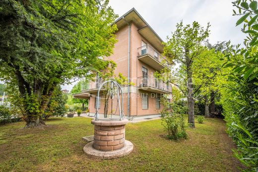 Villa a Vignola, Modena