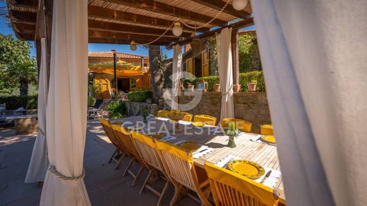Country House in Castiglion Fiorentino, Province of Arezzo