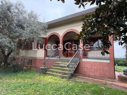 Villa a Capannori, Lucca