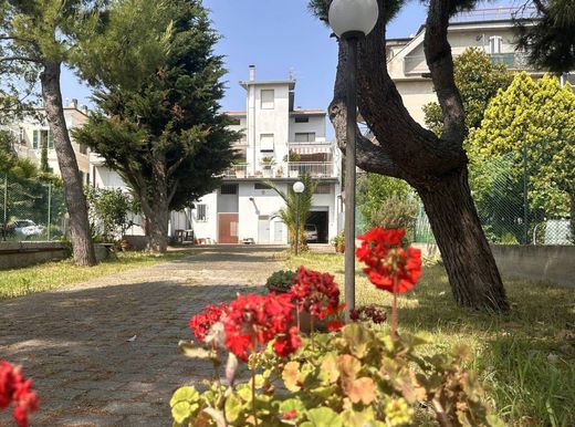 Edificio en San Benedetto del Tronto, Provincia di Ascoli Piceno